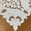 Bandeja de Chá Crivo Floral Bordado 32x48cm Branco C/Nude III