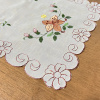 Bandeja Toalhinha em Organza Bege Florzinha Laranja