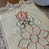 Bandeja Toalhinha Bordada C/Guippir Elegance Dourado C/Flor Laranja