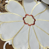 Bandeja Toalhinha Bordada Primavera Flor Caramelo