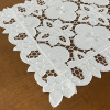 Caminho de Mesa 1.80m Crivo Floral Bordado Flor Branca