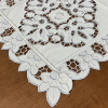 Caminho de Mesa 1.80m Crivo Floral Bordado Nude C/Cinza