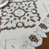 Caminho de Mesa 1.80m Crivo Floral Bordado Nude C/Cinza