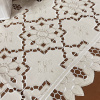 Caminho de Mesa 90cm Crivo Floral Perola Bordado Bege
