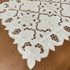 Caminho de Mesa 90cm Crivo Floral Perola Bordado Bege