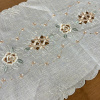 Caminho de Mesa Bordado Organza Bege C/ Flor marrom 1,80