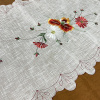 Caminho de Mesa Bordado Organza Branco C/ Flor Amarela e Laranja 1,80