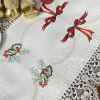 Caminho de Mesa Natalino Bordado Com Guippir 2.20m Branco Floral C/Laço Vermelho