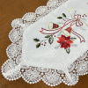 Caminho de Mesa Natalino Bordado Com Guippir 2.20m Branco Laço C/Flor Vermelha