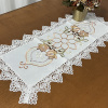 Caminho de Mesa Trilho Bordado C/Guippir Elegance Branco C/Flor Avelã 90cm