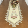 Caminho de Mesa Trilho Bordado C/Guippir Elegance Dourado C/Flor Laranja 1,80mt