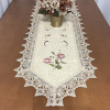 Caminho de Mesa Trilho Bordado C/Guippir Elegance Dourado C/Flor Rosa 1,50mt