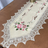 Caminho de Mesa Trilho Bordado C/Guippir Elegance Dourado C/Flor Rosa II 2,20mt