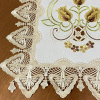 Caminho de Mesa Trilho Bordado C/Guippir Elegance Dourado C/Tulipas 90cm