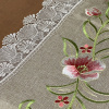 Caminho de Mesa Trilho Bordado C/Guippir Romance Chocolate C/Flor Rosa 2,20mt
