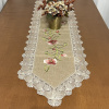 Caminho de Mesa Trilho Bordado C/Guippir Romance Chocolate C/Flor Rosa 2,20mt