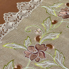 Caminho de Mesa Trilho Bordado C/Guippir Romance Chocolate C/Flor Marrom 2,20mt