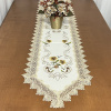 Caminho de Mesa Trilho Bordado C/Guippir Romance Creme C/Flor Marrom 1,50mt