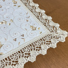 Caminho de Mesa Trilho Bordado Linho C/Guippir Bege Tulipas Douradas 90cm