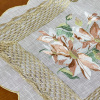 Caminho de Mesa Trilho Bordado Organza Branco C/Flor Nude 90cm