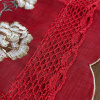 Caminho de Mesa Trilho Bordado Organza Vermelho C/Flor Dourada ll - 90cm