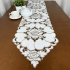 Caminho de Mesa Trilho Bordado Primavera Branco C/Cinza II 1,80m