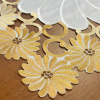 Caminho de Mesa Trilho Bordado Primavera Branco C/Flores Caramelo 90cm