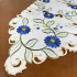 Caminho de Mesa Trilho Bordado Primavera Flor Azul C/Verde 1.80m
