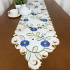 Caminho de Mesa Trilho Bordado Primavera Flor Azul C/Verde 2,20m