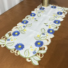 Caminho de Mesa Trilho Bordado Primavera Flor Azul C/Verde 90cm