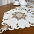 Caminho de Mesa Trilho Bordado Primavera Flor Chocolate 2,20m