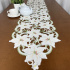 Caminho de Mesa Trilho Bordado Primavera Flores Brancas C/Verde 1,50m