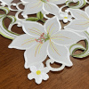 Caminho de Mesa Trilho Bordado Primavera Flores Brancas C/Verde 90cm