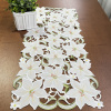 Caminho de Mesa Trilho Bordado Primavera Flores Brancas C/Verde 90cm