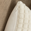 Capa de Almofada Avulsa Pelúcia Alto Relevo Soft Bolinha Off White