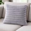 Capa de Almofada Canelada Pelucia Alto Relevo Yuna Cinza