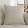 Capa de Almofada em Tear Alto Relevo Cru 45x45cm com Zíper Invisível