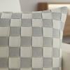 Capa de Almofada em Tear Alto Relevo Cru C/Xadrez Cinza Claro 45x45cm com Zíper Invisível