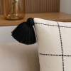 Capa de Almofada em Tear Cru C/Preto com Pompom nas Pontas 45x45cm