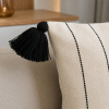 Capa de Almofada em Tear Cru C/Preto com Pompom nas Pontas 45x45cm