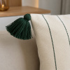 Capa de Almofada em Tear Cru C/Verde Escuro com Pompom nas Pontas 45x45cm