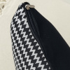 Capa de Almofada Estampada P&B Chevron