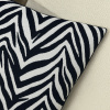 Capa de Almofada Estampada P&B Zebra