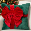 Capa de Almofada Natalina em Pelo de Coelho Verde C/Laço em Alto Relevo 45cm x 45cm