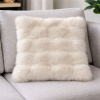 Capa de Almofada Ondinha Pelucia Alto Relevo Bege
