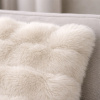 Capa de Almofada Ondinha Pelucia Alto Relevo Bege