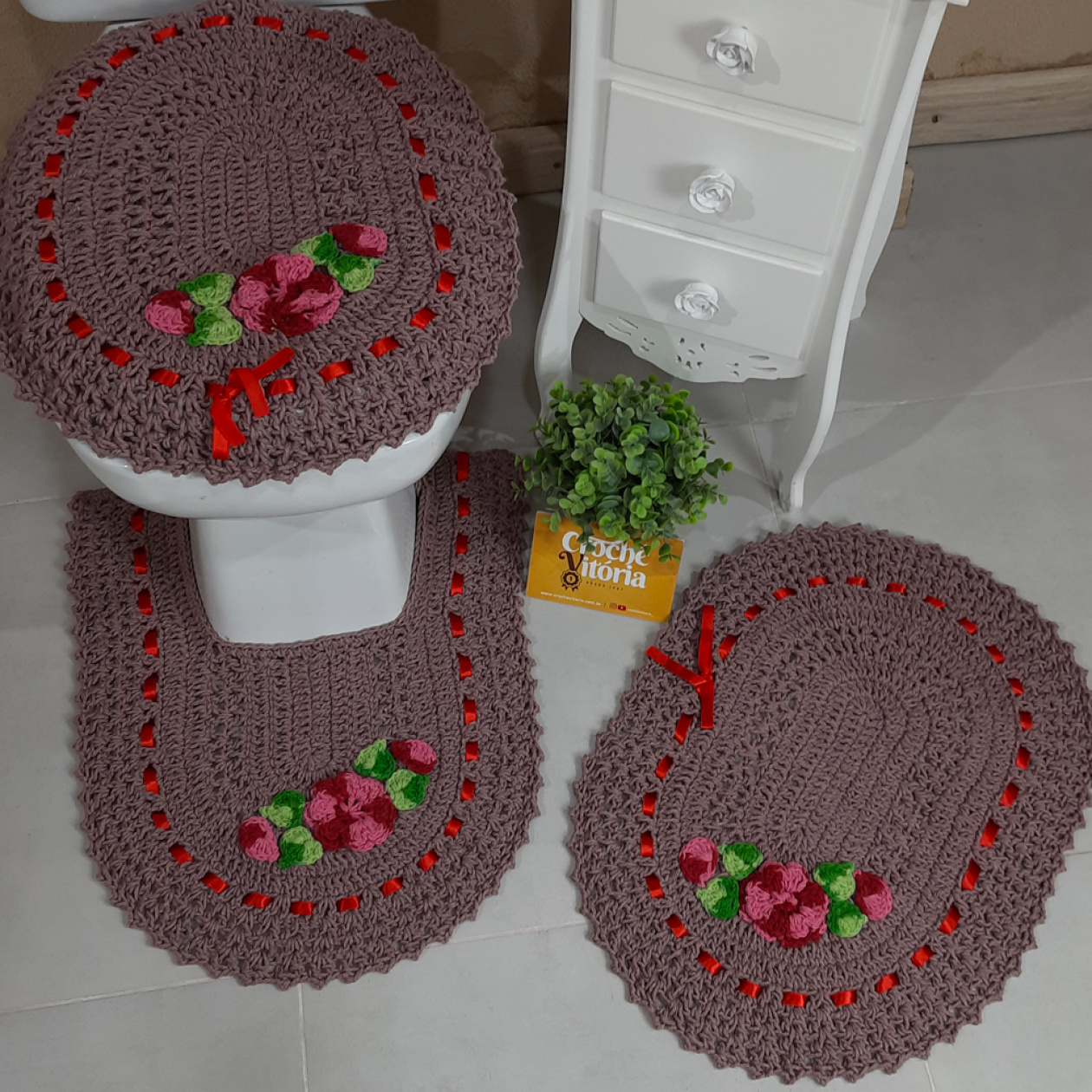 Jogo de tapetes cozinha 4 peças  Jogos de banheiro croche, Tapete de  croche simples, Tapete para cozinha