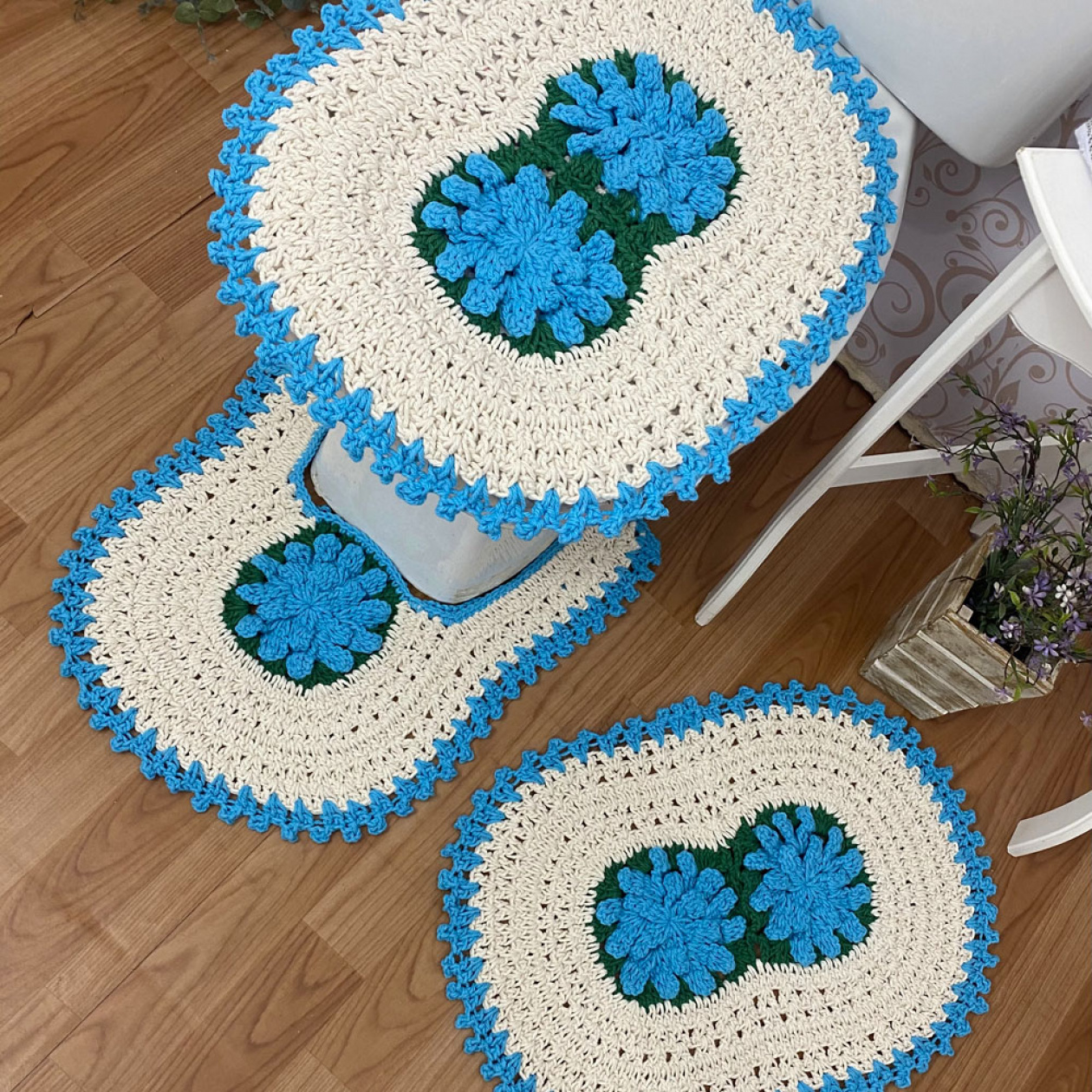 Crochê da Teka - Jogo de cozinha azul bebê 03 peças.