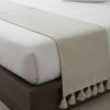 Peseira de Cama em Tear Cru C/Mescladinho Bege com Pompom nas Pontas 1,85m x 40cm