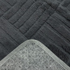 Tapete Tóquio Alto Relevo Geométrico Chumbo Listradinho com Base Antiderrapante e Toque Macio   1,40m x 2,00m